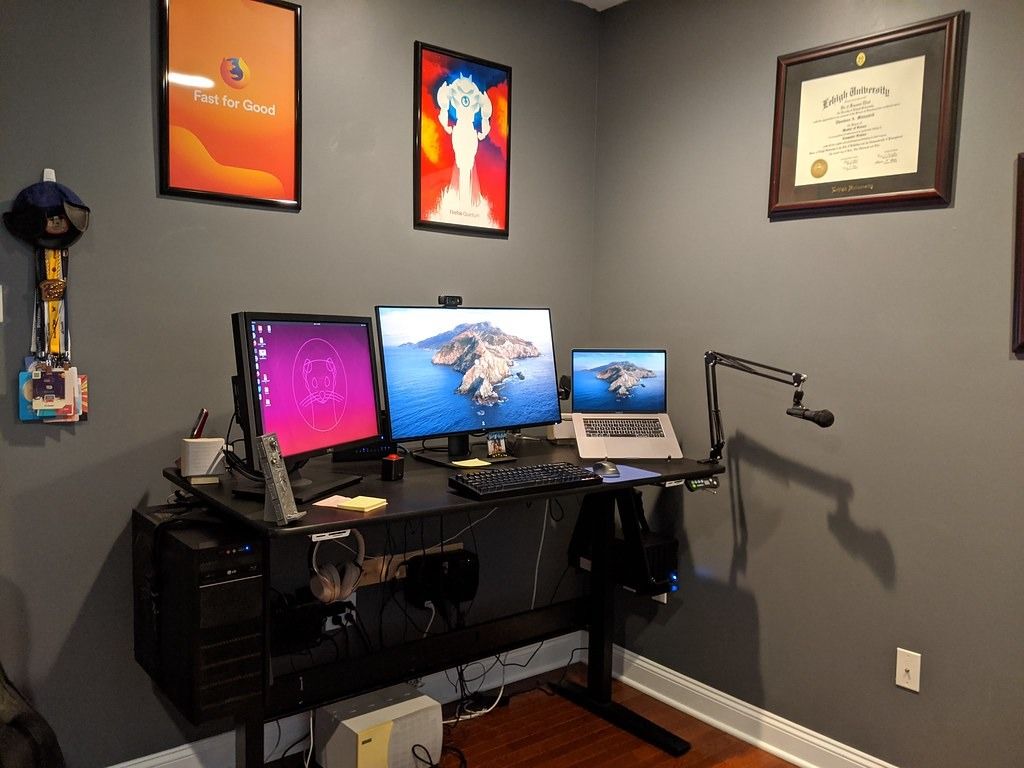 Multi-monitor workstation